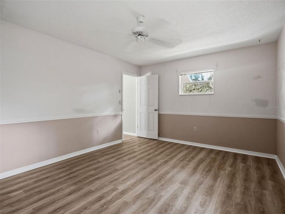 For Sale: $279,900 (3 beds, 2 baths, 1688 Square Feet)