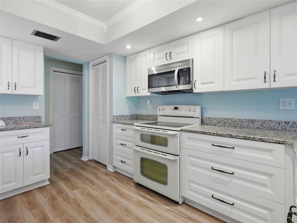 For Sale: $279,900 (3 beds, 2 baths, 1688 Square Feet)
