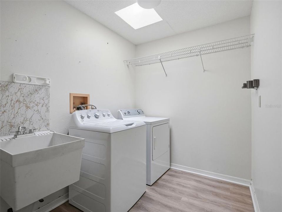 For Sale: $279,900 (3 beds, 2 baths, 1688 Square Feet)