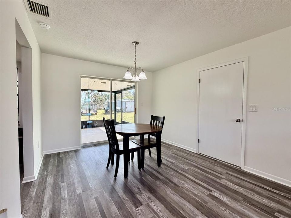 En Venta: $219,900 (2 camas, 2 baños, 1069 Pies cuadrados)