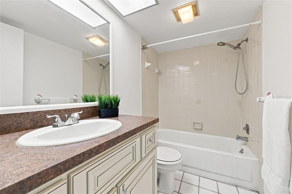 En Venta: $237,000 (2 camas, 2 baños, 1055 Pies cuadrados)