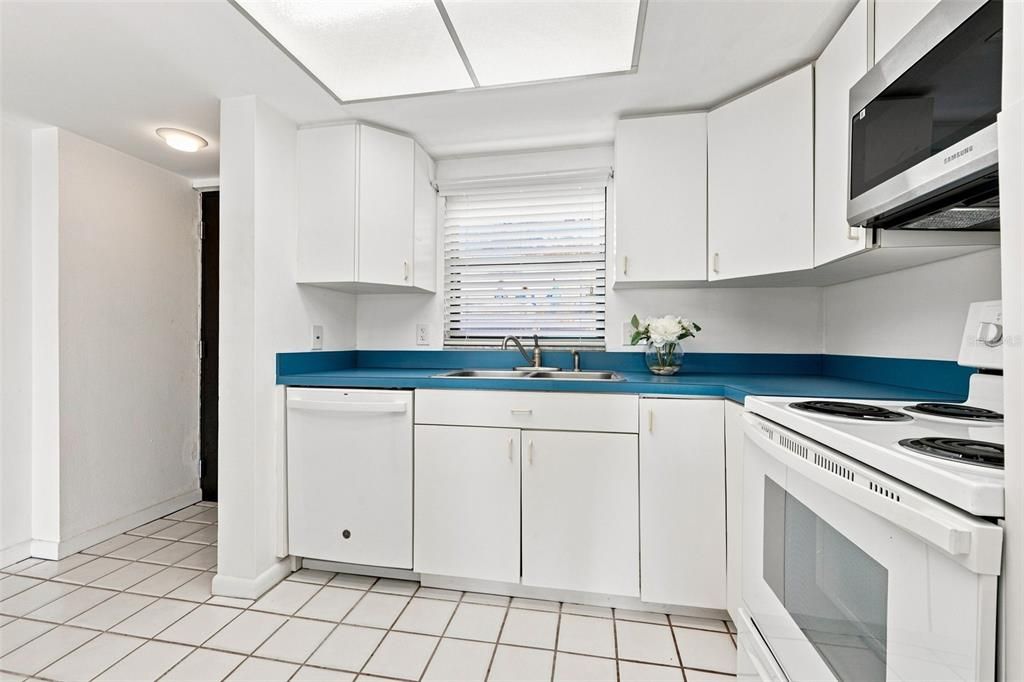 En Venta: $237,000 (2 camas, 2 baños, 1055 Pies cuadrados)