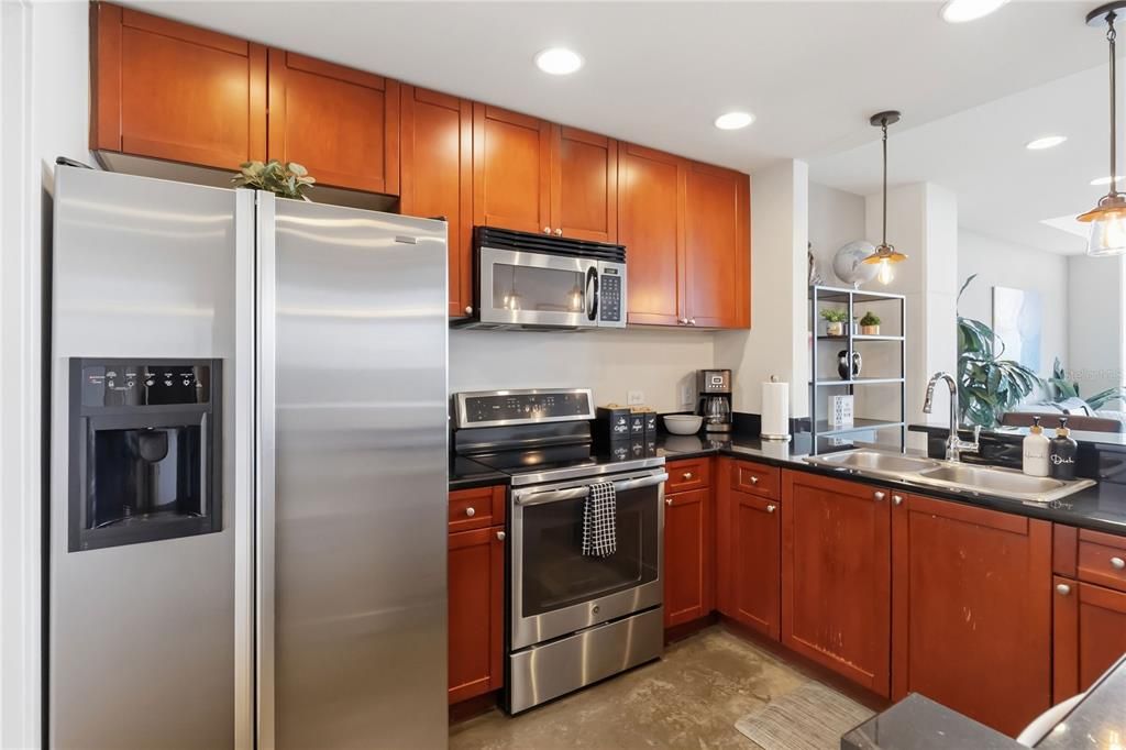 For Sale: $335,000 (2 beds, 2 baths, 1268 Square Feet)