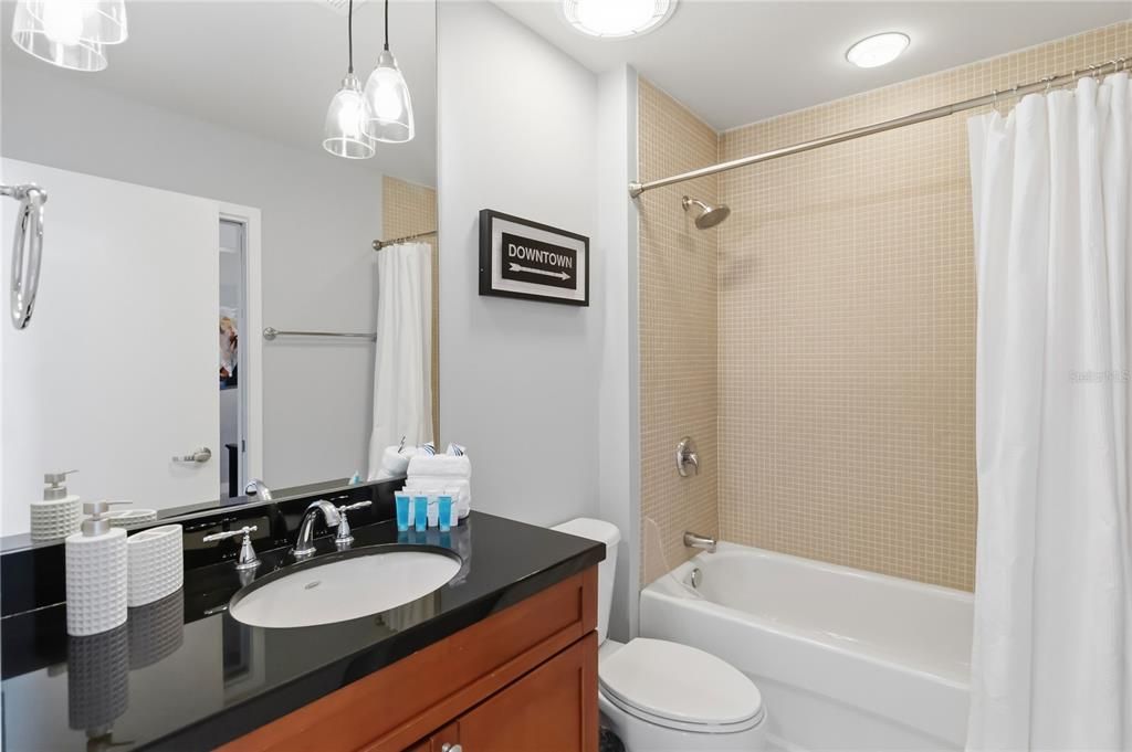 For Sale: $335,000 (2 beds, 2 baths, 1268 Square Feet)