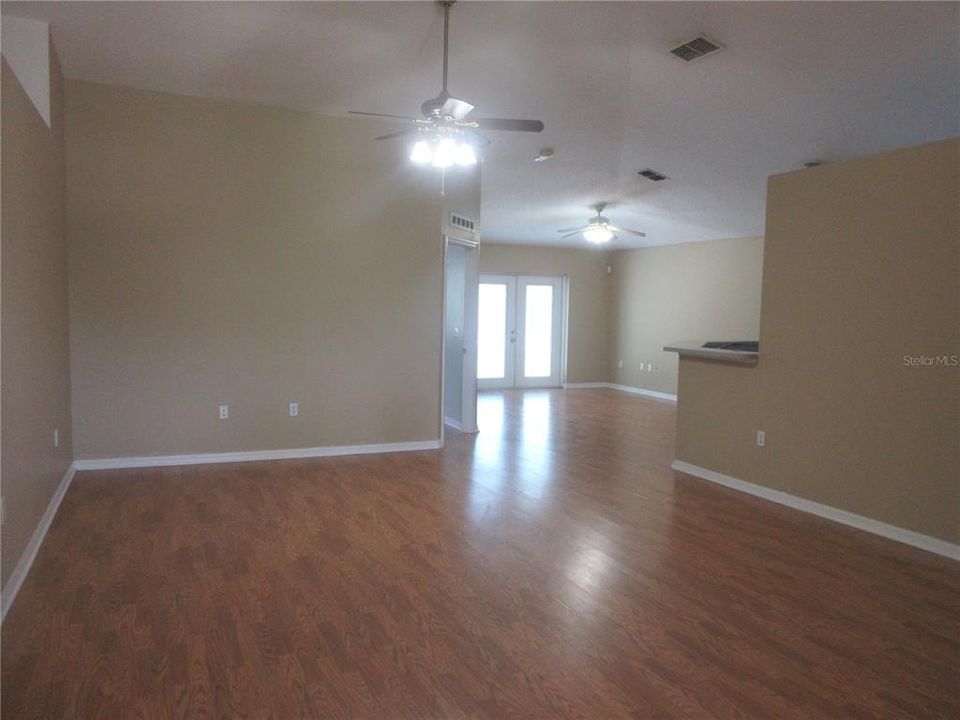 For Rent: $1,650 (3 beds, 2 baths, 1620 Square Feet)