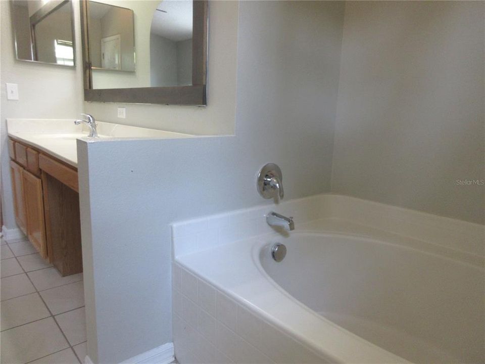 For Rent: $1,650 (3 beds, 2 baths, 1620 Square Feet)