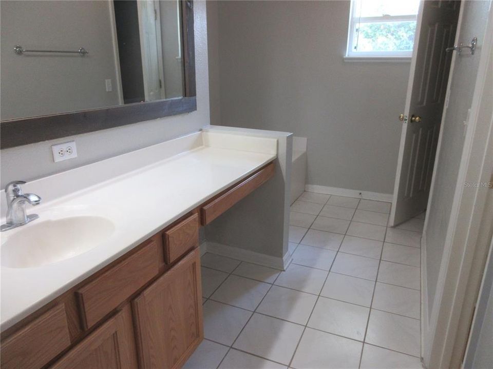 For Rent: $1,650 (3 beds, 2 baths, 1620 Square Feet)