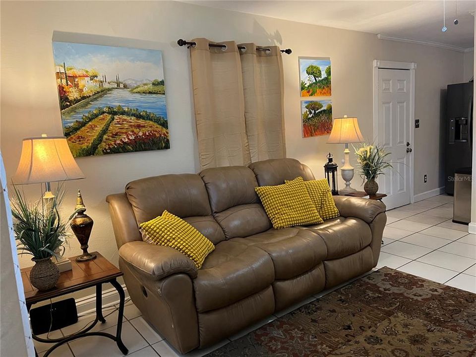 En Renta: $3,495 (3 camas, 2 baños, 1122 Pies cuadrados)