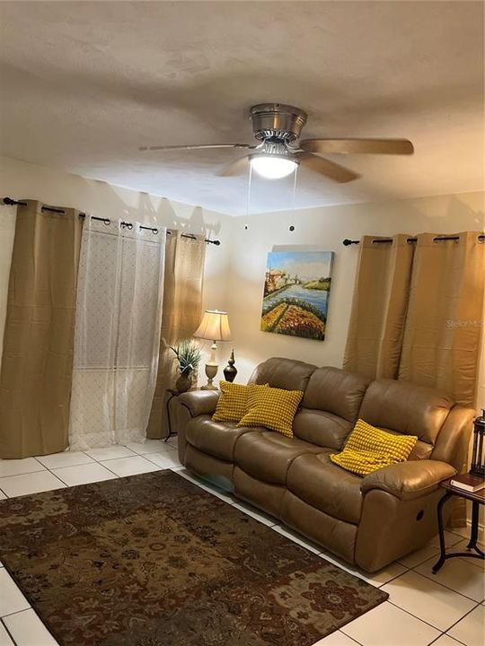 En Renta: $3,495 (3 camas, 2 baños, 1122 Pies cuadrados)