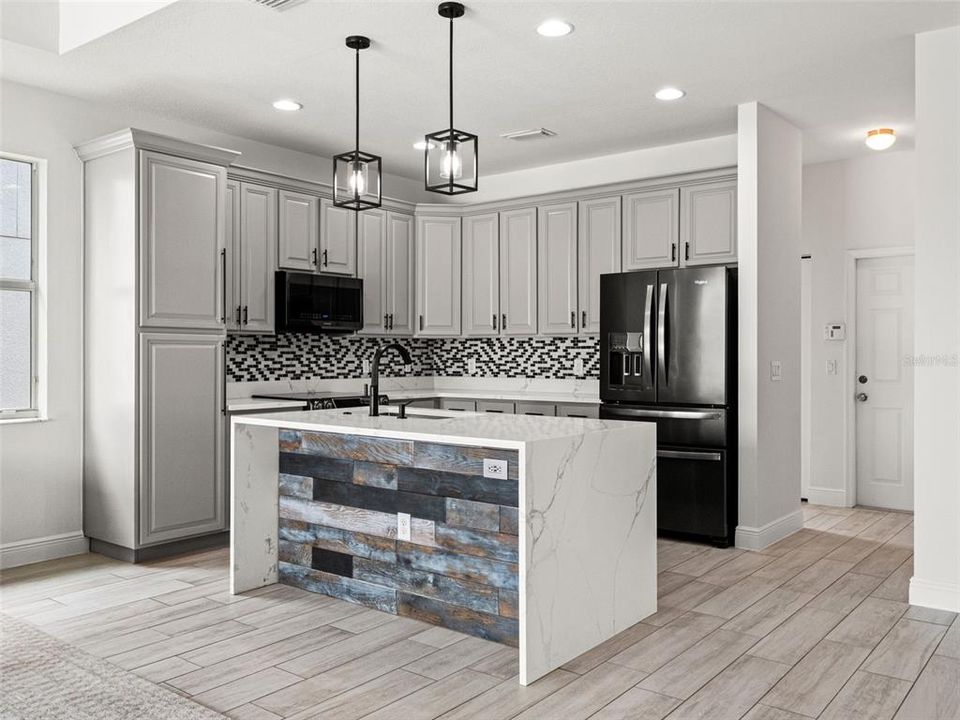 For Sale: $649,900 (4 beds, 2 baths, 2653 Square Feet)