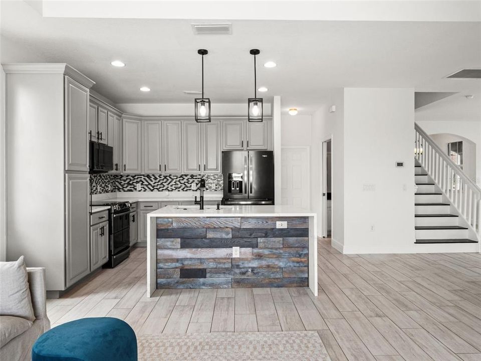 For Sale: $649,900 (4 beds, 2 baths, 2653 Square Feet)