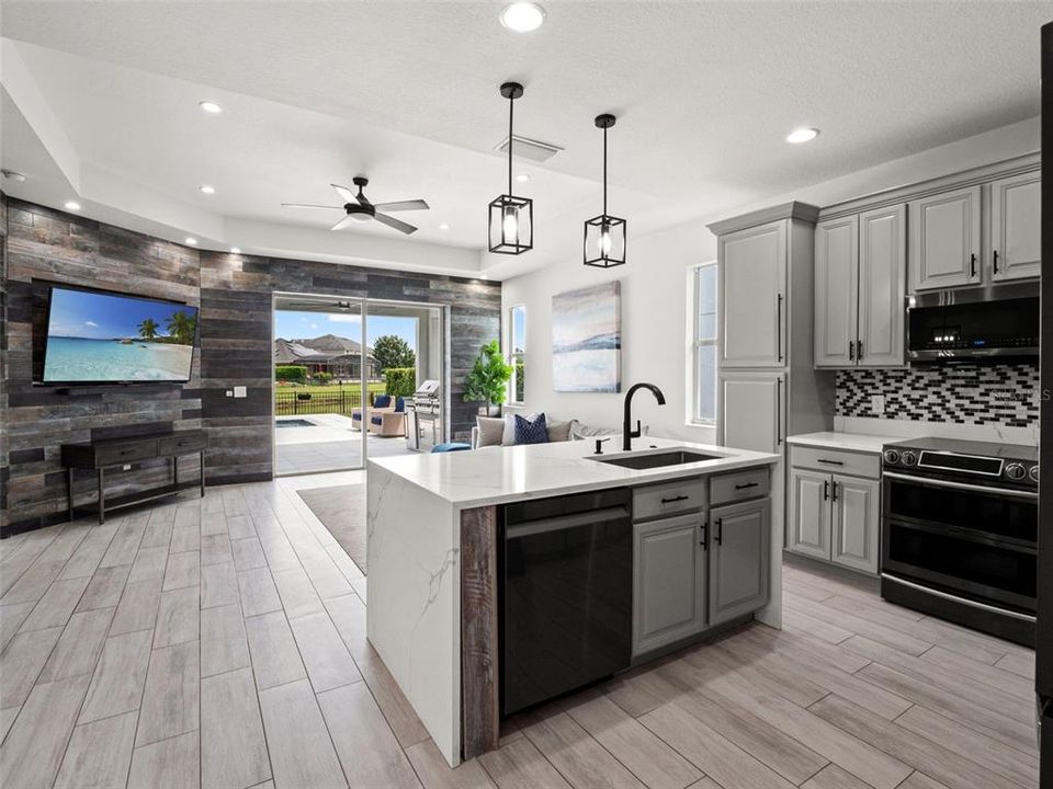 For Sale: $649,900 (4 beds, 2 baths, 2653 Square Feet)