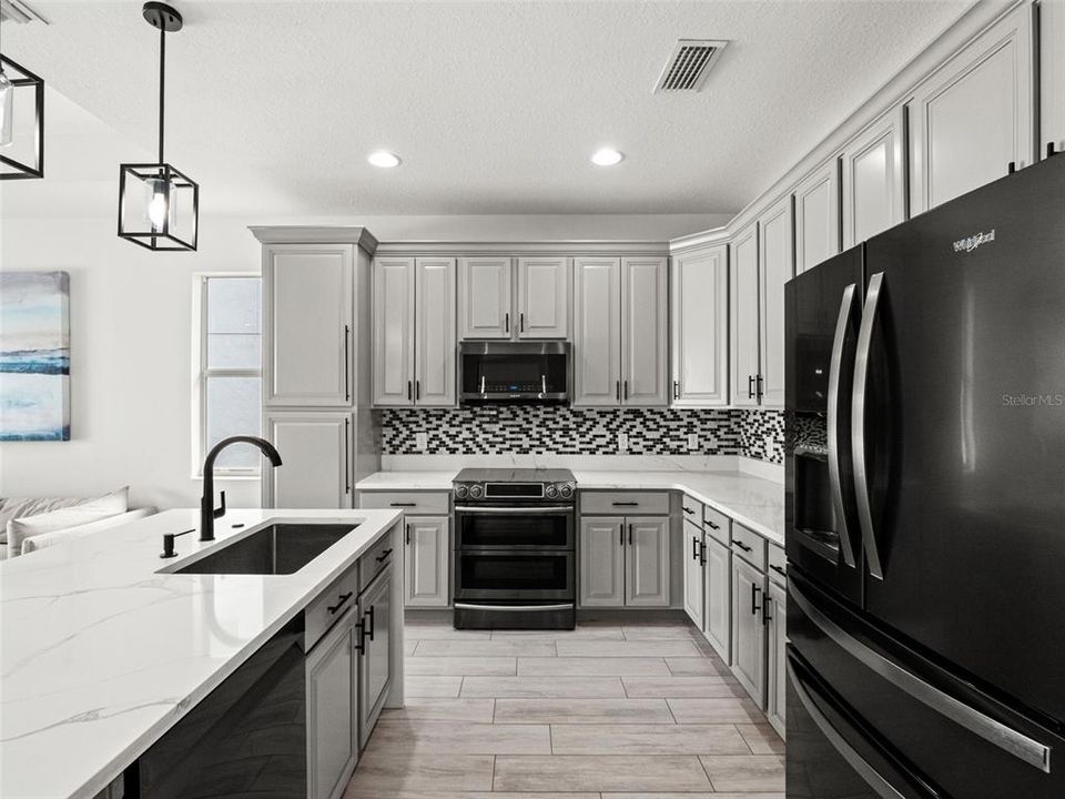For Sale: $649,900 (4 beds, 2 baths, 2653 Square Feet)