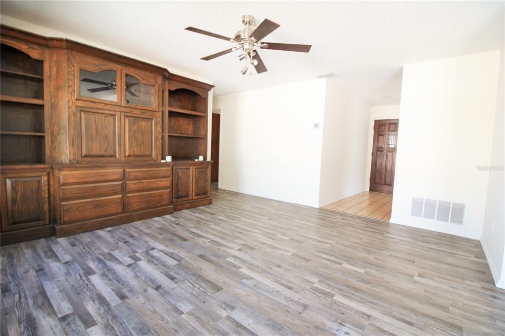 For Rent: $2,700 (3 beds, 2 baths, 1751 Square Feet)