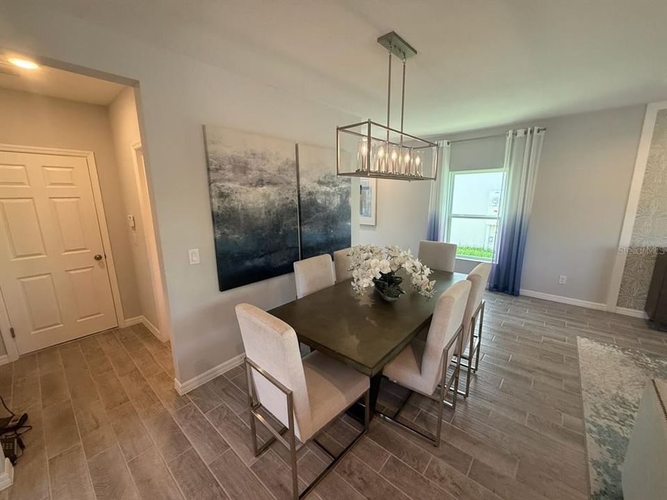 En Venta: $399,000 (4 camas, 2 baños, 2257 Pies cuadrados)
