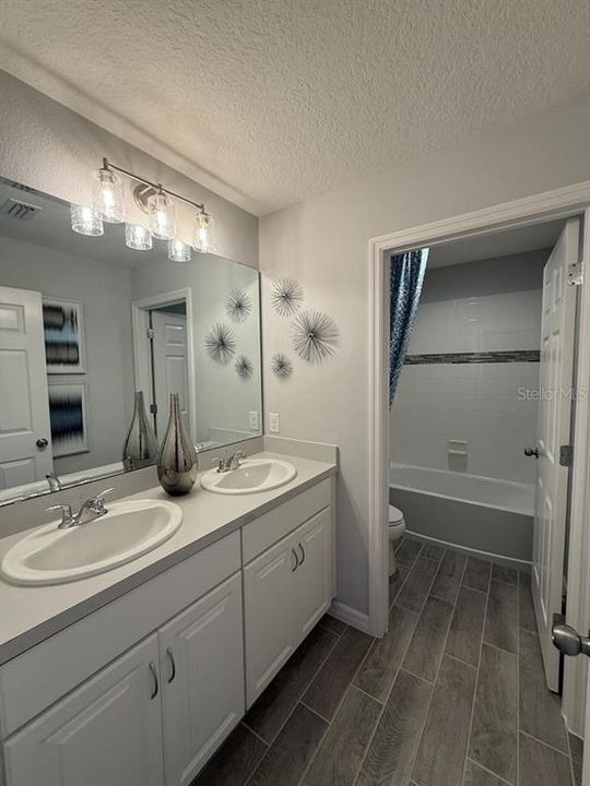 En Venta: $399,000 (4 camas, 2 baños, 2257 Pies cuadrados)