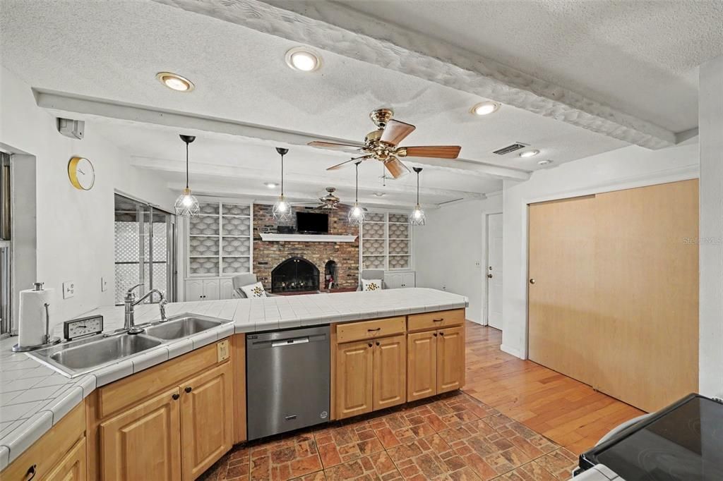 For Sale: $440,000 (3 beds, 2 baths, 1630 Square Feet)