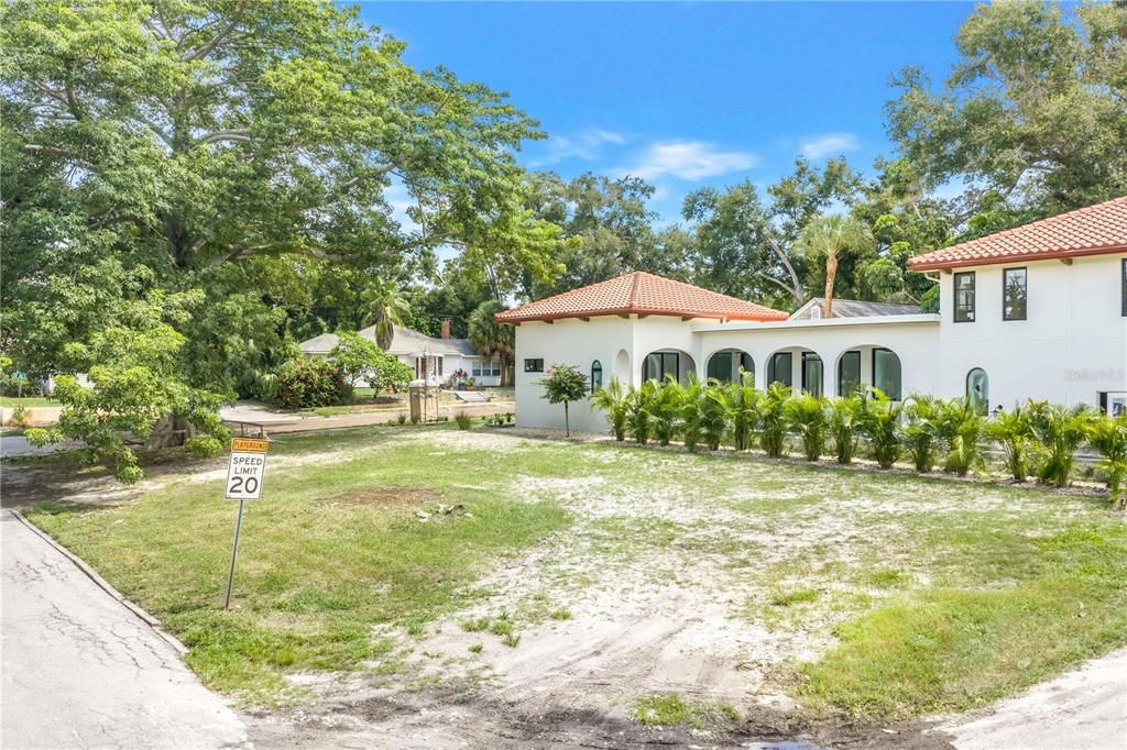 For Sale: $729,900 (0.14 acres)