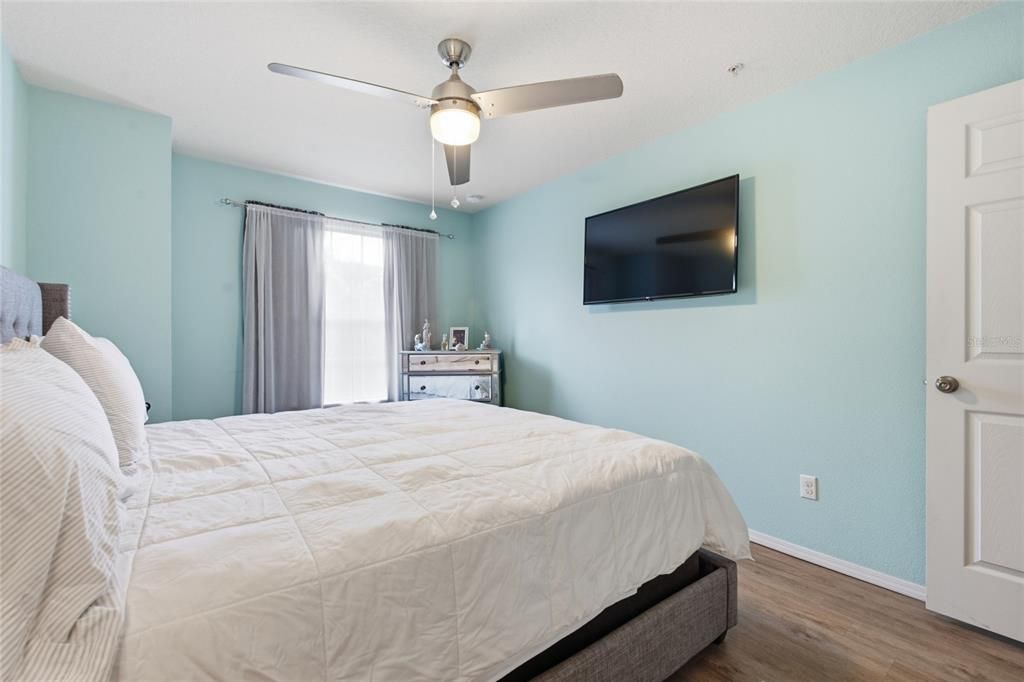 For Sale: $350,000 (3 beds, 2 baths, 1708 Square Feet)