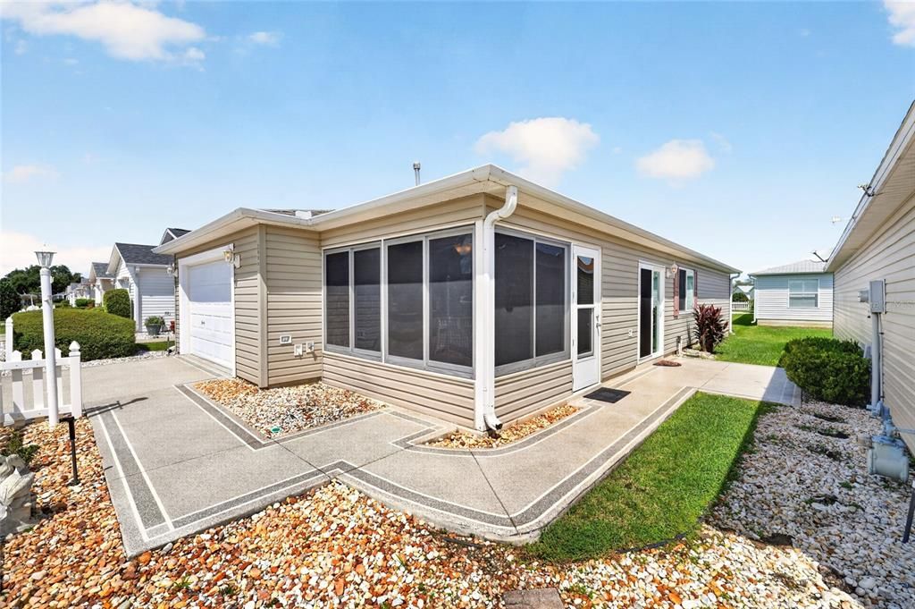 For Sale: $245,900 (2 beds, 2 baths, 1198 Square Feet)