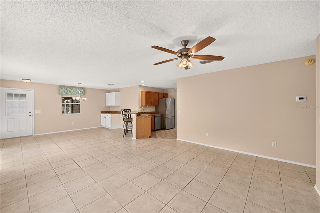For Sale: $245,900 (2 beds, 2 baths, 1198 Square Feet)