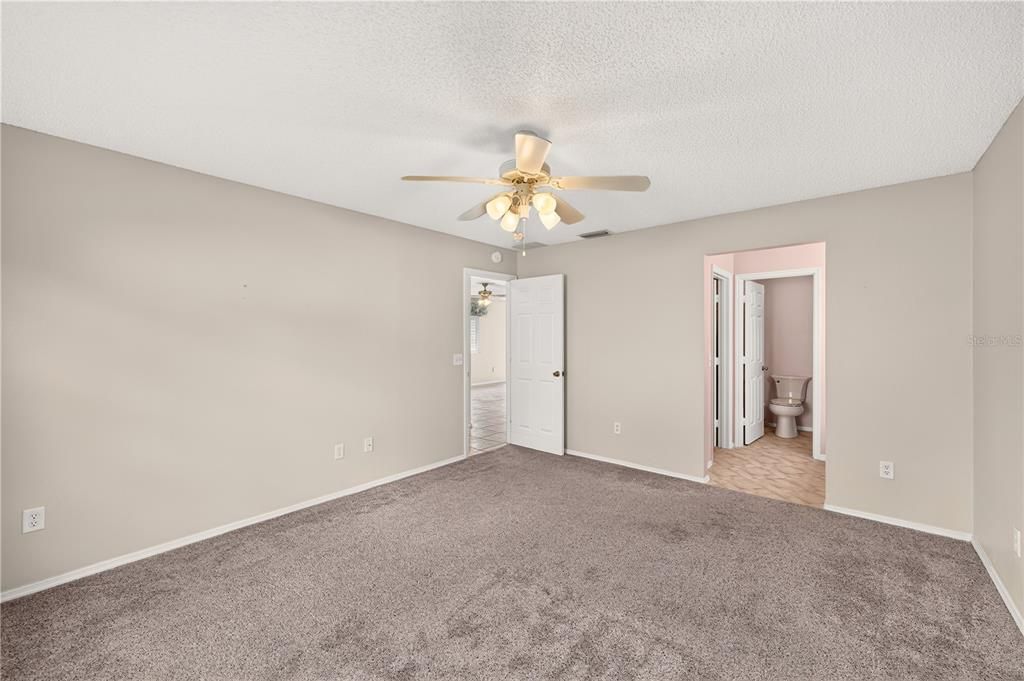 For Sale: $245,900 (2 beds, 2 baths, 1198 Square Feet)