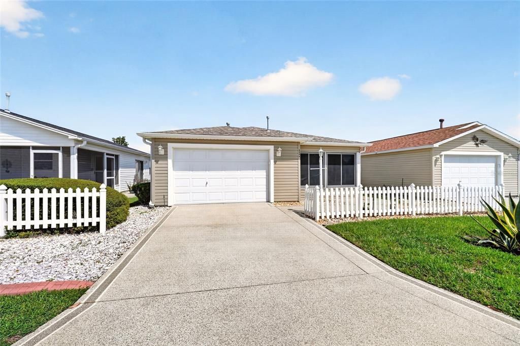 For Sale: $245,900 (2 beds, 2 baths, 1198 Square Feet)