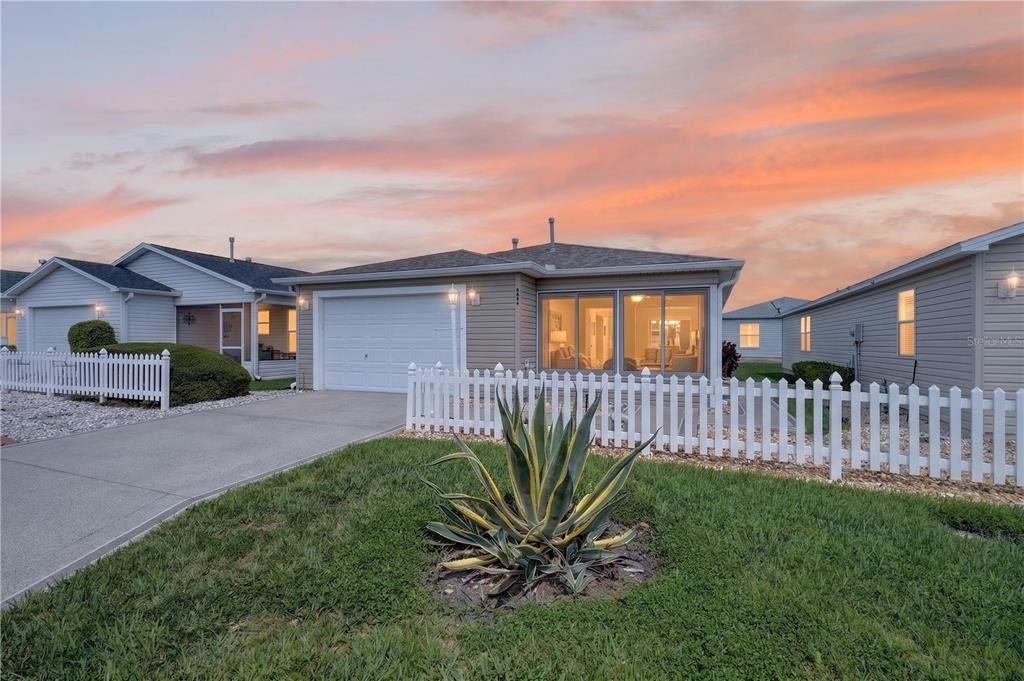 For Sale: $245,900 (2 beds, 2 baths, 1198 Square Feet)