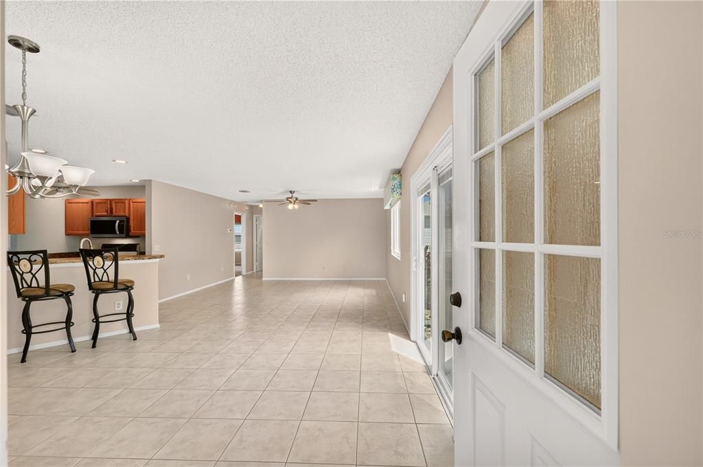 For Sale: $245,900 (2 beds, 2 baths, 1198 Square Feet)