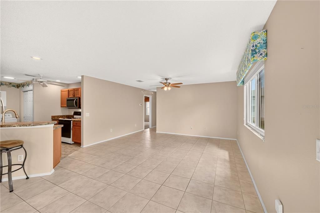 For Sale: $245,900 (2 beds, 2 baths, 1198 Square Feet)