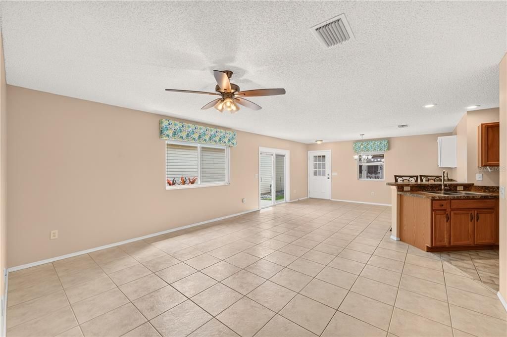 For Sale: $245,900 (2 beds, 2 baths, 1198 Square Feet)