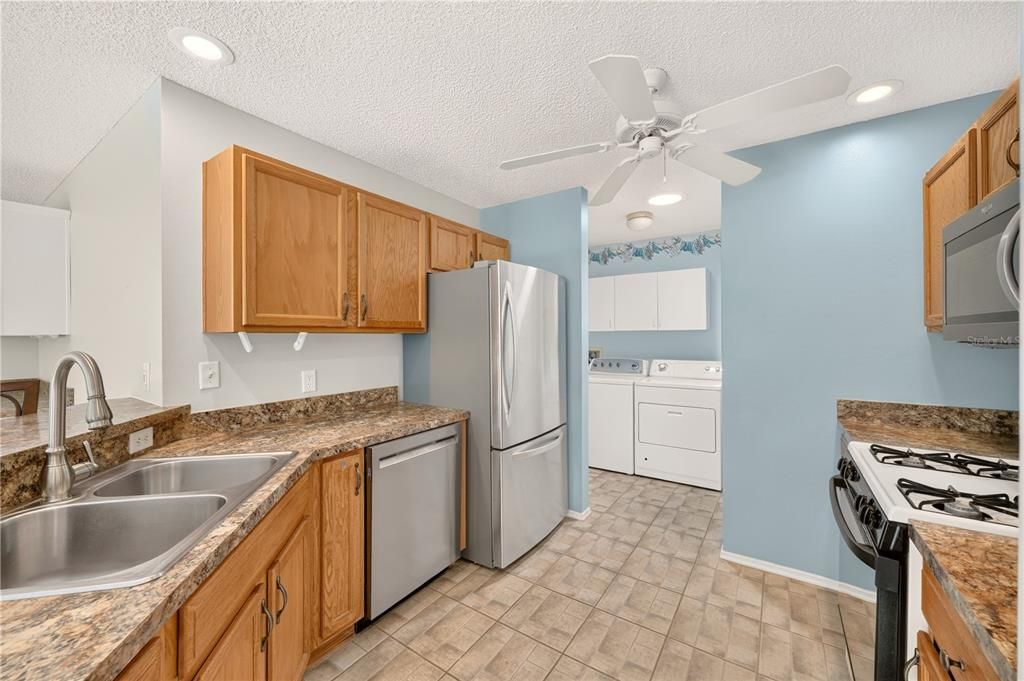 For Sale: $245,900 (2 beds, 2 baths, 1198 Square Feet)