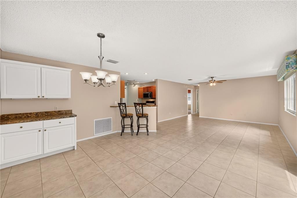For Sale: $245,900 (2 beds, 2 baths, 1198 Square Feet)