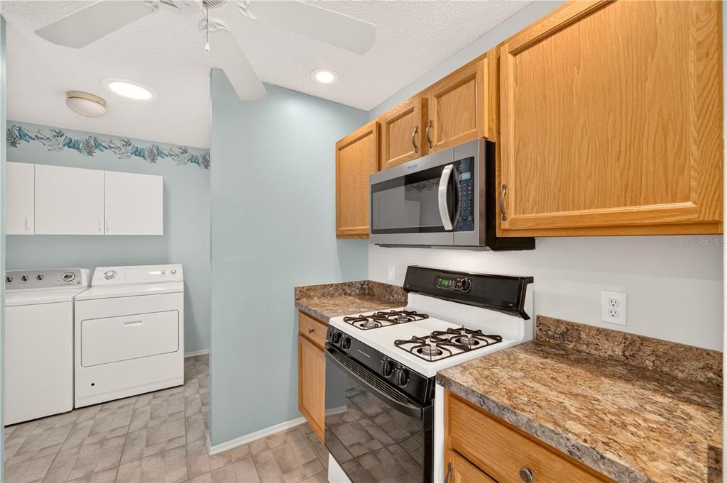 For Sale: $245,900 (2 beds, 2 baths, 1198 Square Feet)