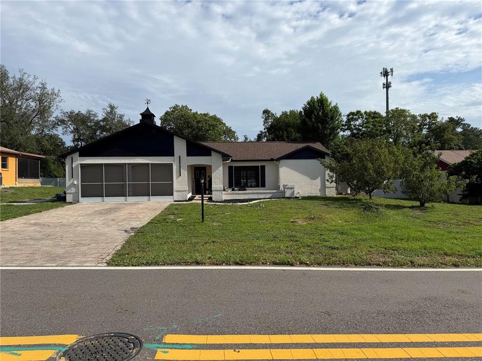For Sale: $350,000 (3 beds, 2 baths, 1632 Square Feet)
