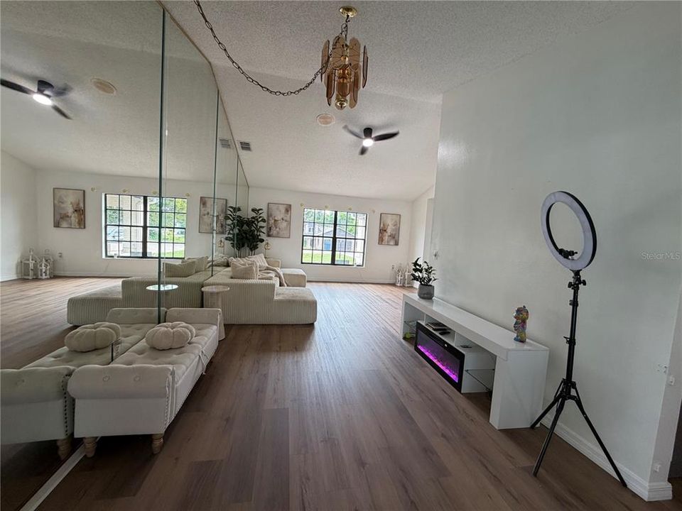 For Sale: $350,000 (3 beds, 2 baths, 1632 Square Feet)