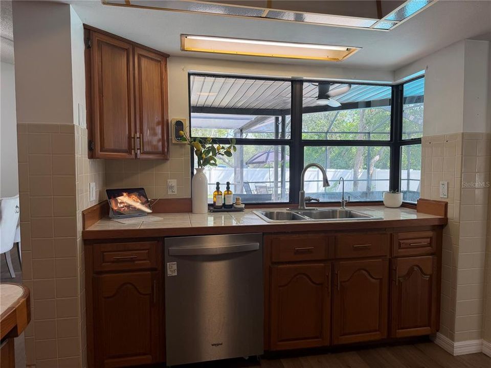 For Sale: $350,000 (3 beds, 2 baths, 1632 Square Feet)
