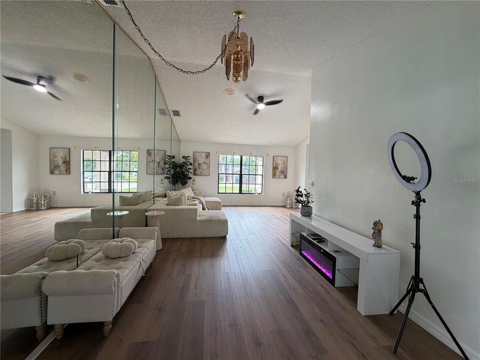 For Sale: $350,000 (3 beds, 2 baths, 1632 Square Feet)