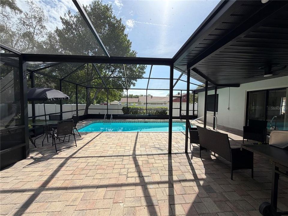 For Sale: $350,000 (3 beds, 2 baths, 1632 Square Feet)