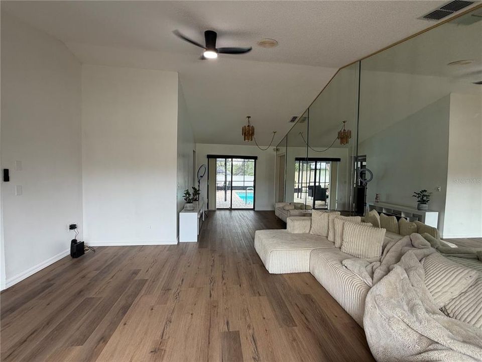 For Sale: $350,000 (3 beds, 2 baths, 1632 Square Feet)