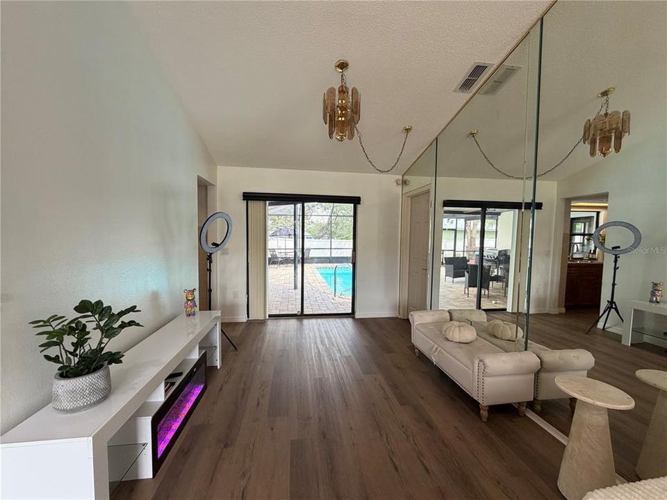 For Sale: $350,000 (3 beds, 2 baths, 1632 Square Feet)