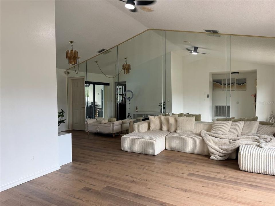 For Sale: $350,000 (3 beds, 2 baths, 1632 Square Feet)