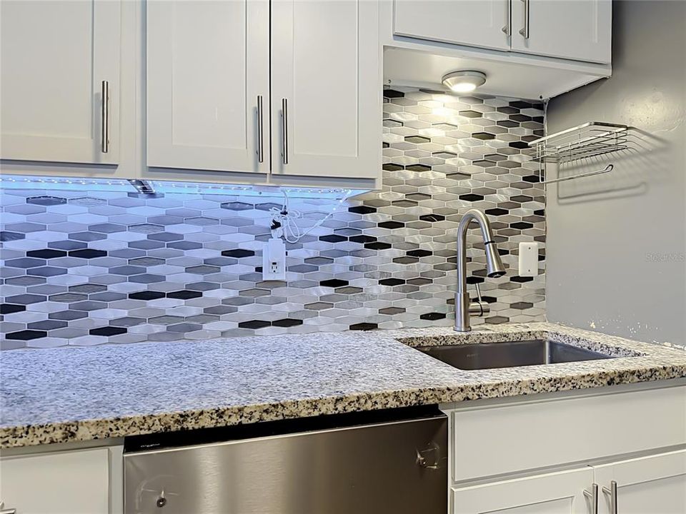 For Sale: $89,000 (1 beds, 1 baths, 496 Square Feet)