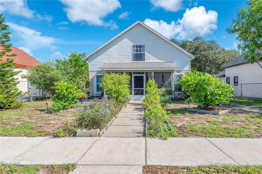 For Sale: $299,000 (3 beds, 2 baths, 1709 Square Feet)