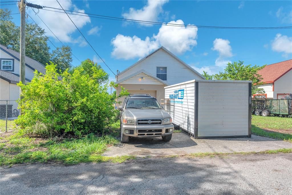For Sale: $299,000 (3 beds, 2 baths, 1709 Square Feet)