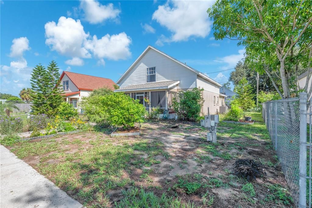 For Sale: $299,000 (3 beds, 2 baths, 1709 Square Feet)