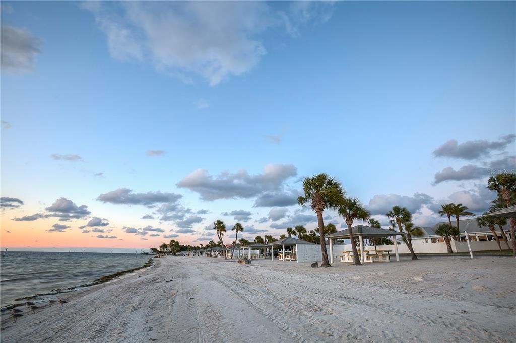 For Sale: $110,000 (1 beds, 1 baths, 732 Square Feet)