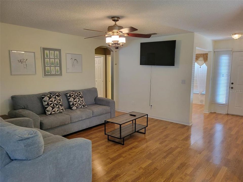 For Rent: $2,200 (3 beds, 2 baths, 1334 Square Feet)
