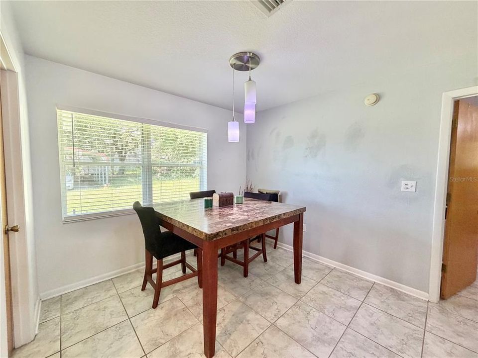 For Sale: $199,900 (3 beds, 2 baths, 1200 Square Feet)