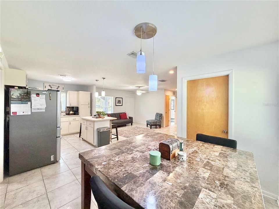 For Sale: $199,900 (3 beds, 2 baths, 1200 Square Feet)